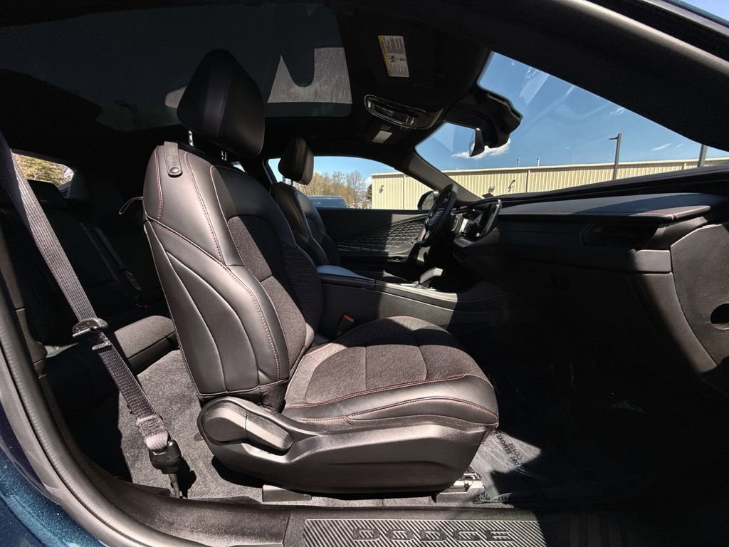 Used 2025 Dodge Charger R/T w/ Sun & Sound Package image 27