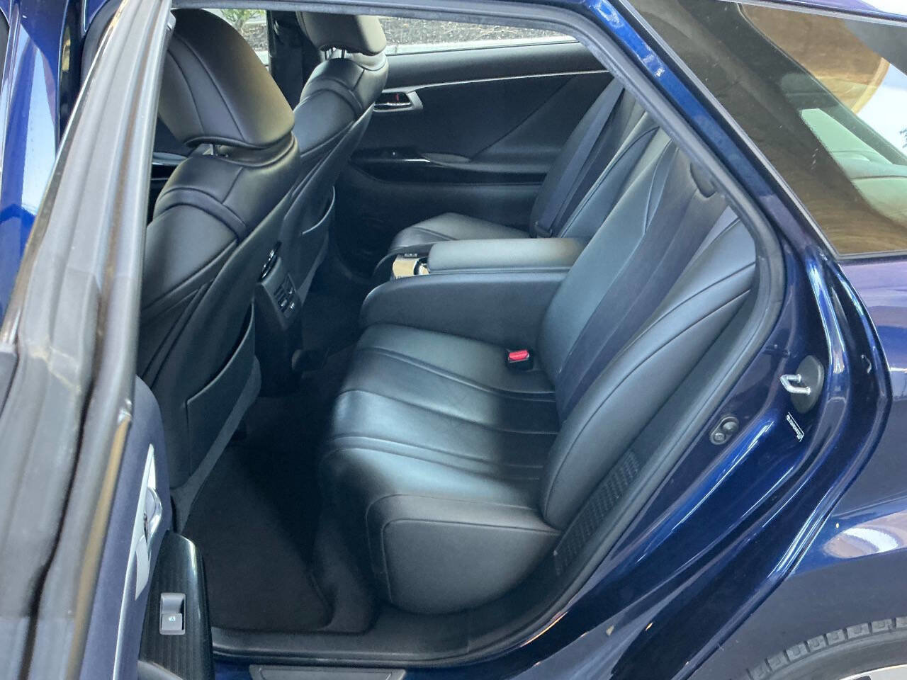 Used 2017 Toyota Mirai FWD image 14