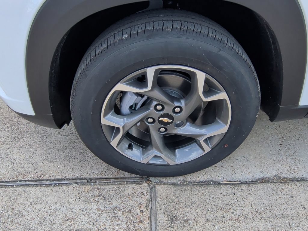 New 2026 Chevrolet Trax LT w/ Driver Confidence Package FWD image 38