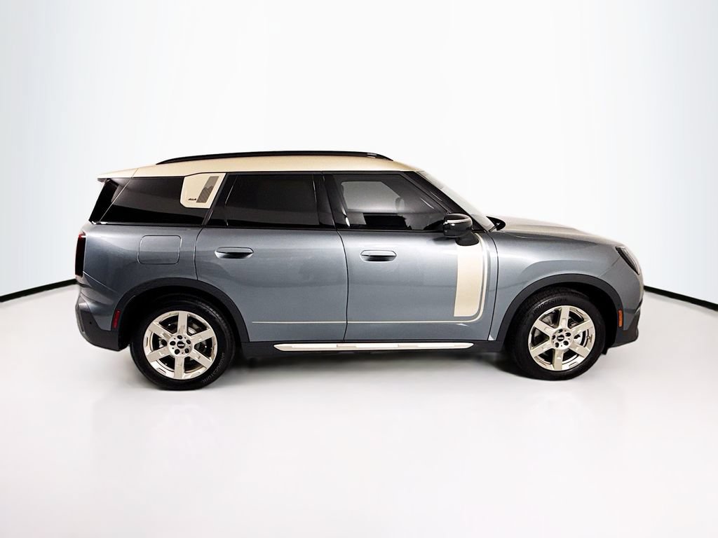 Certified 2025 MINI Cooper Countryman SE w/ Comfort Package Max AWD/4WD image 4