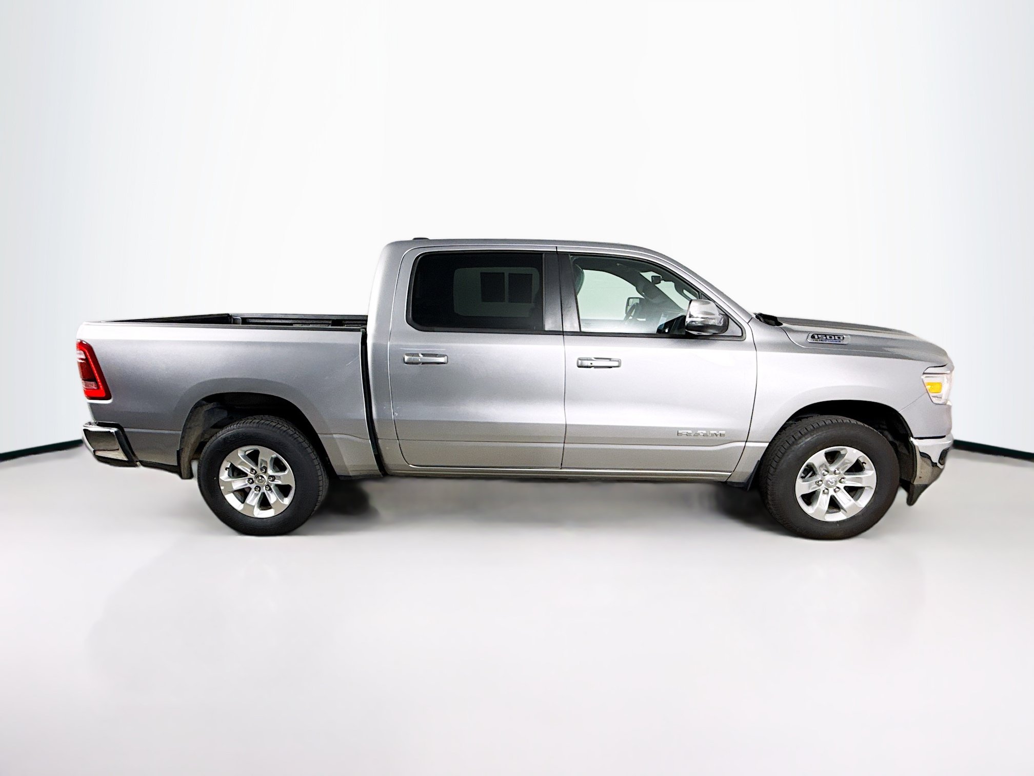 Used 2024 RAM 1500 Laramie AWD/4WD image 2