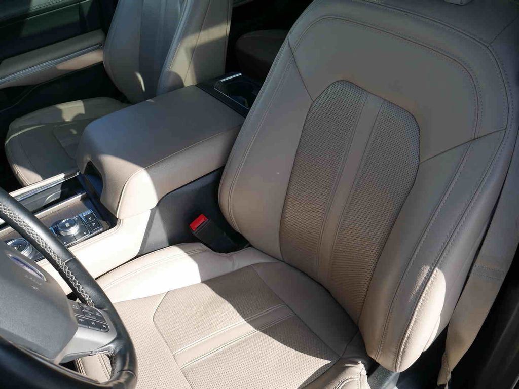 Used 2023 Ford Expedition Max Limited image 32