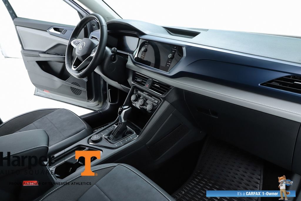 Used 2024 Volkswagen Taos SE w/ Panoramic Sunroof Package image 70