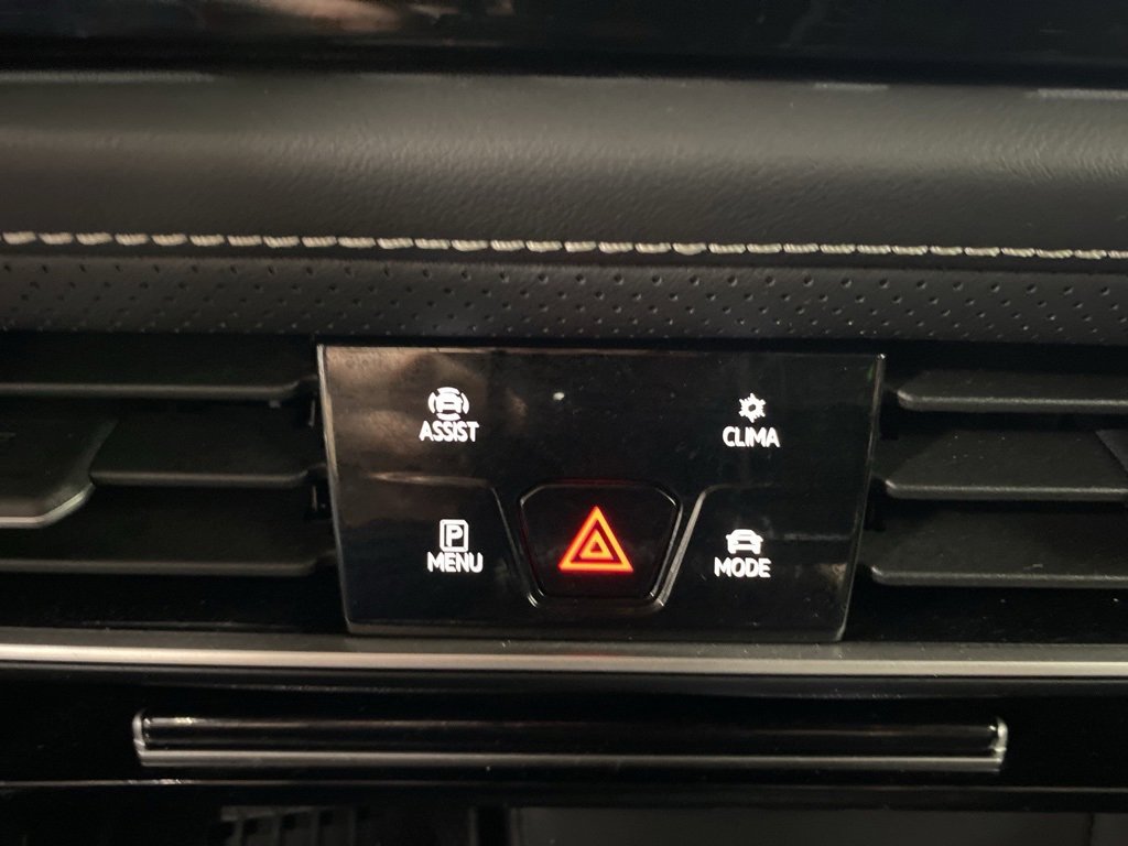 Used 2025 Volkswagen Atlas SE image 30