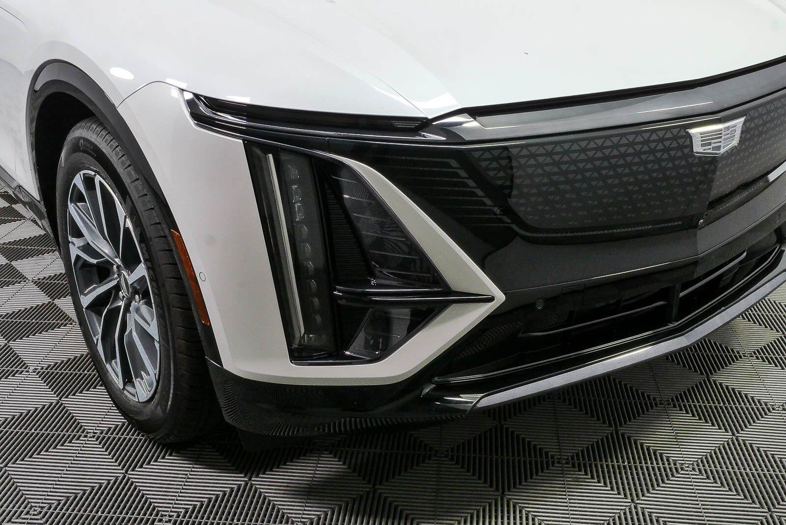 Used 2024 Cadillac Lyriq Sport AWD/4WD image 36