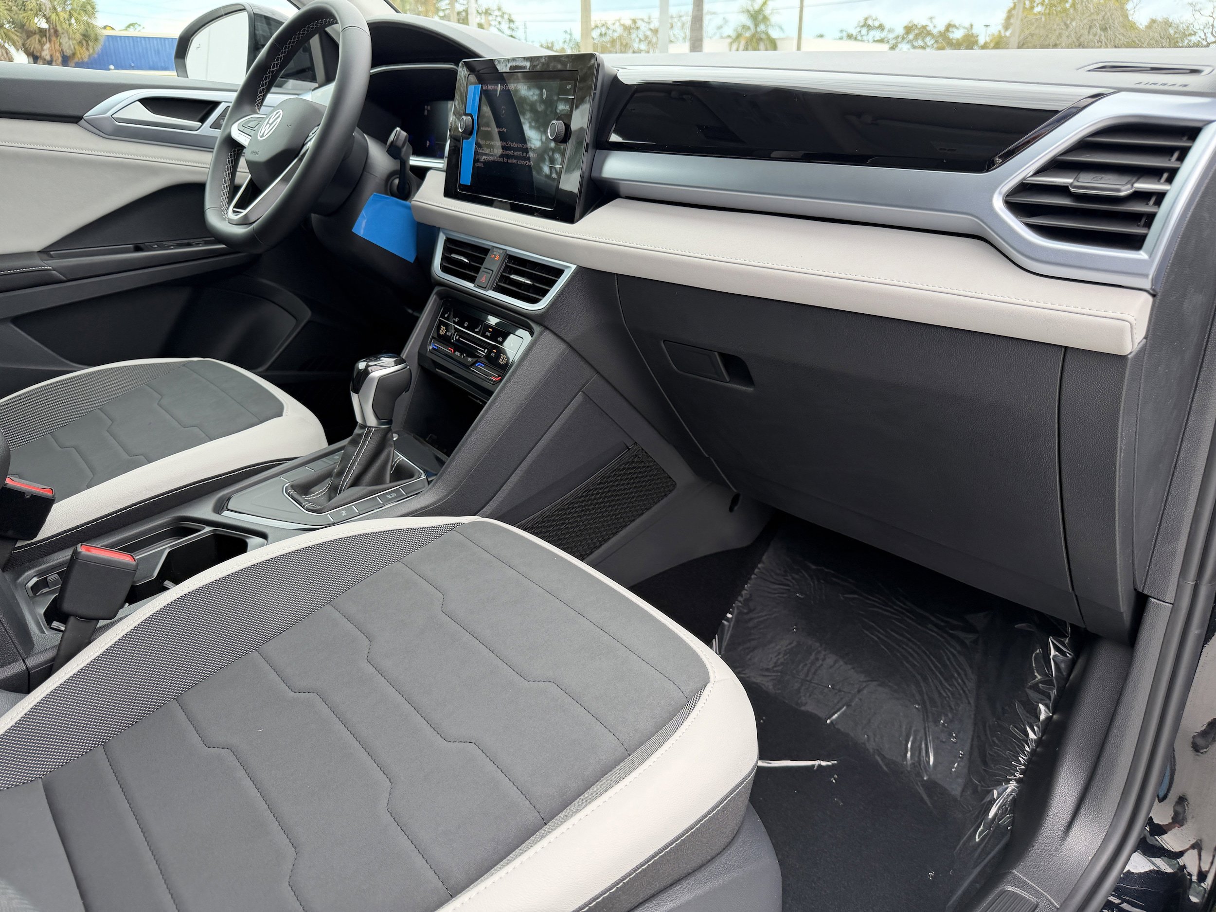 New 2026 Volkswagen Taos SE image 10