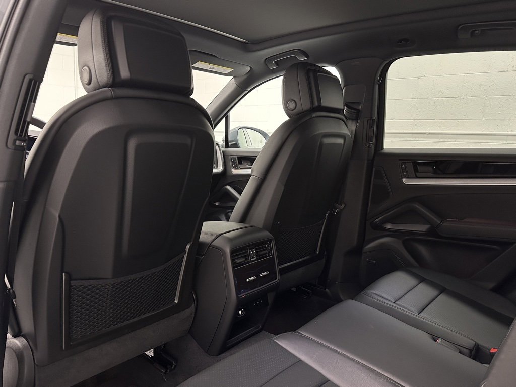 Used 2025 Porsche Cayenne E-Hybrid image 14