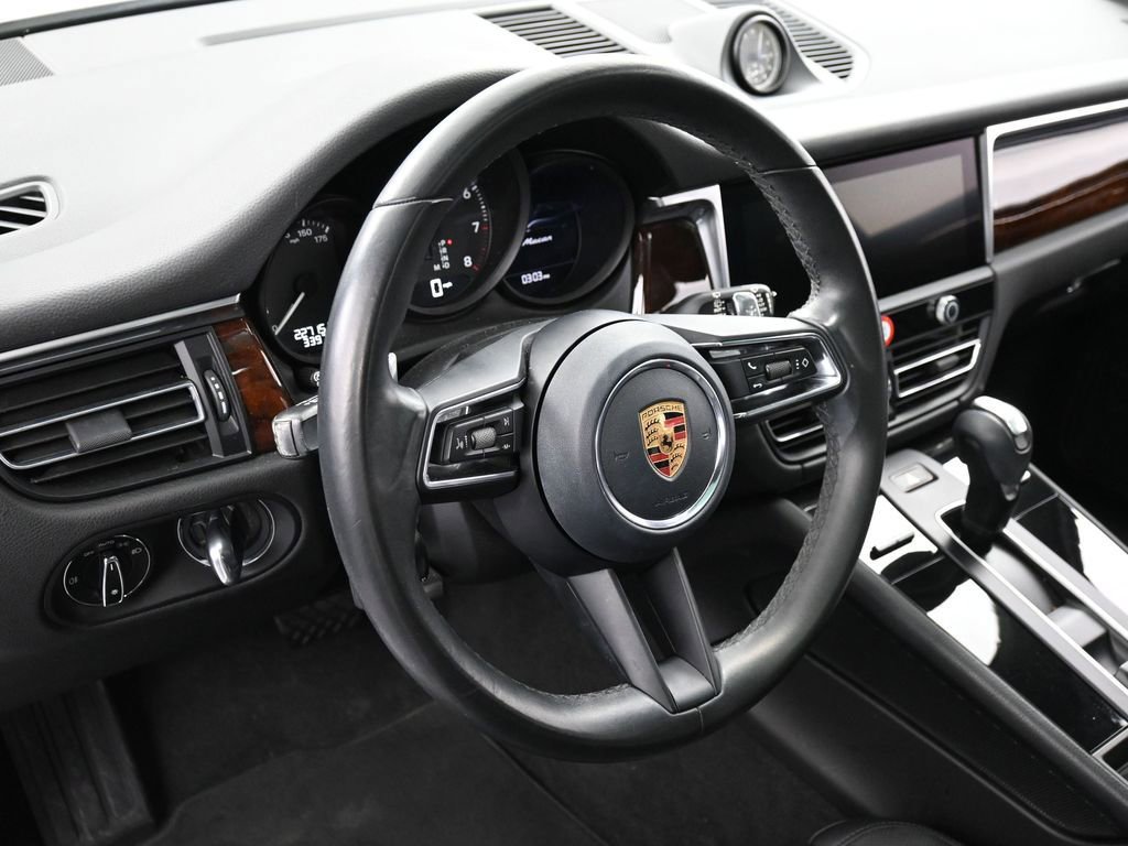 Certified 2022 Porsche Macan AWD/4WD image 16
