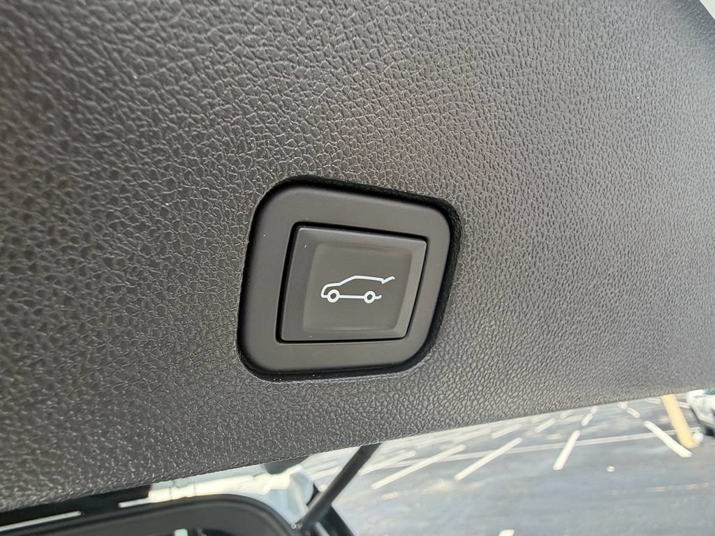 Used 2024 Cadillac XT6 Premium Luxury AWD/4WD image 17