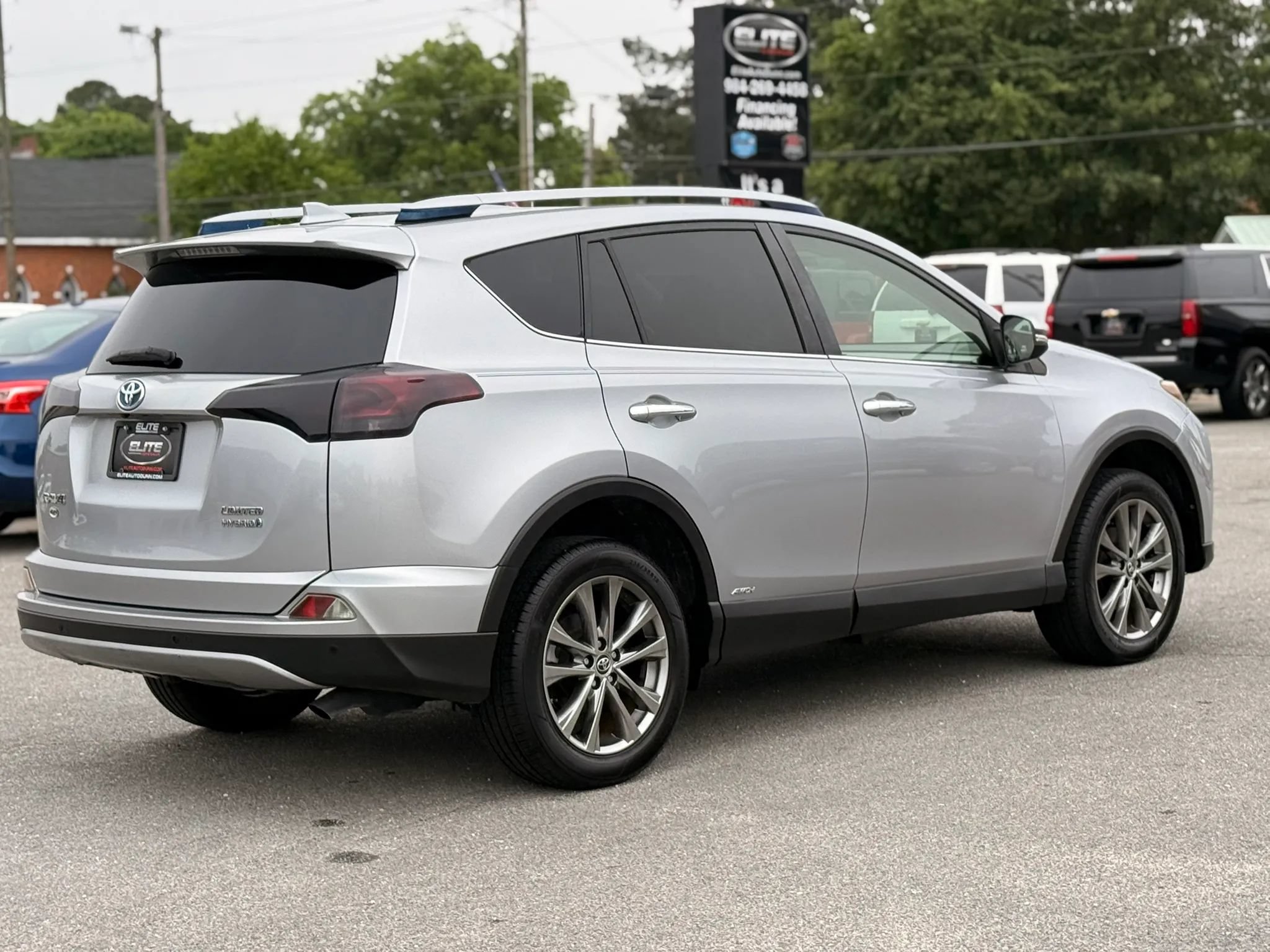Used 2017 Toyota RAV4 Limited w/ Advanced Technology Package AWD/4WD image 9