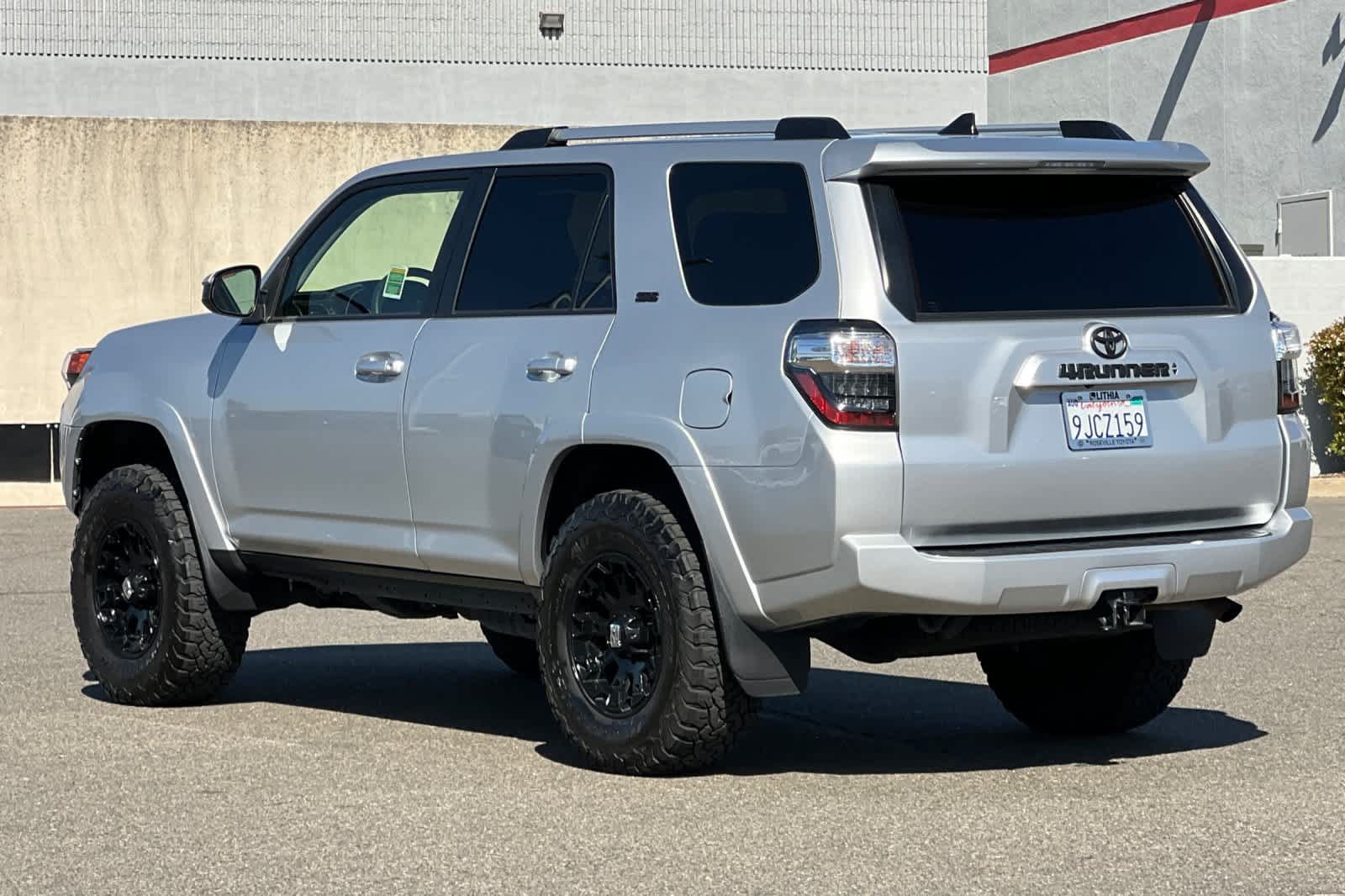 Used 2022 Toyota 4Runner SR5 AWD/4WD image 7