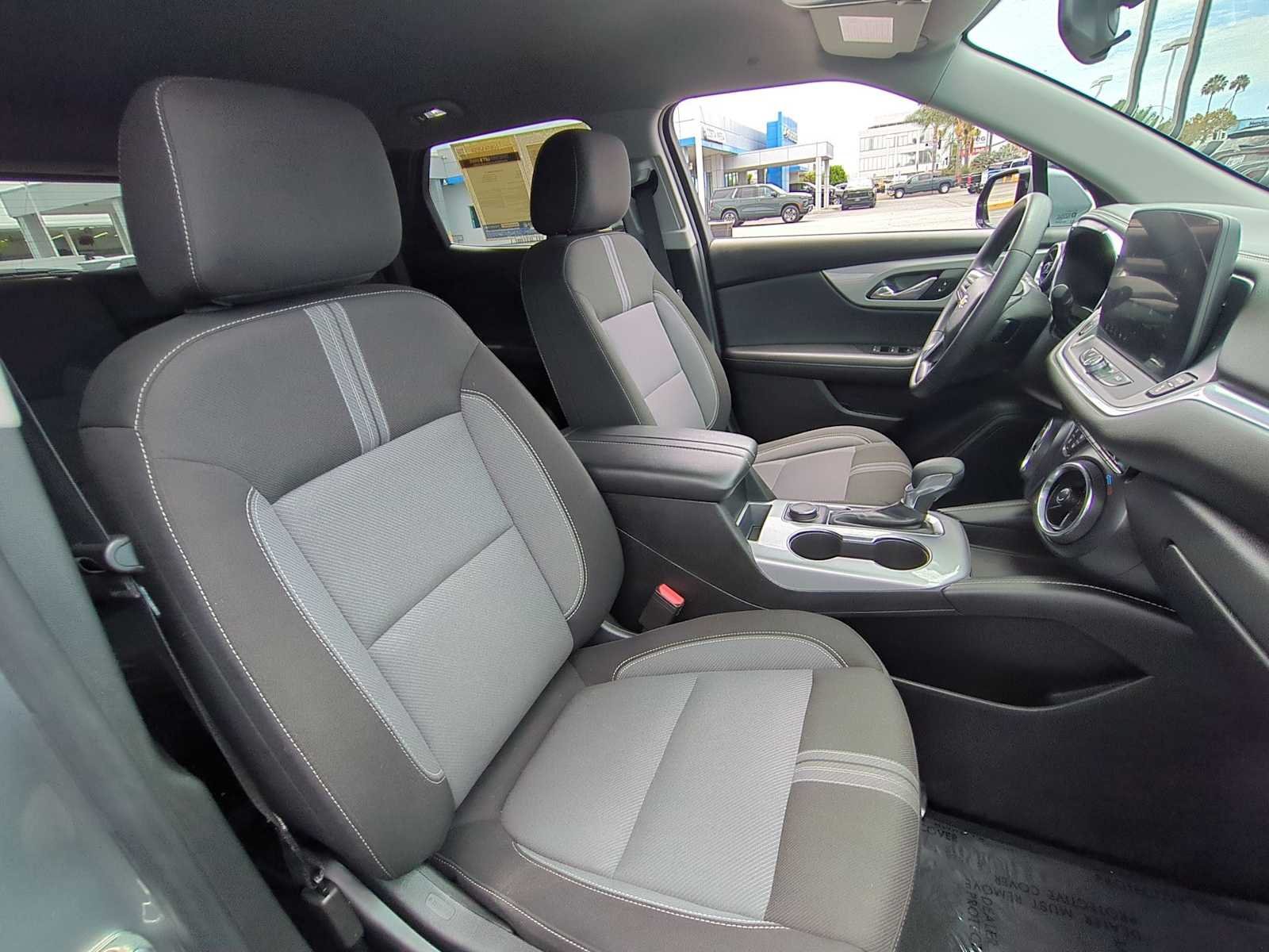 Used 2025 Chevrolet Blazer LT FWD image 26