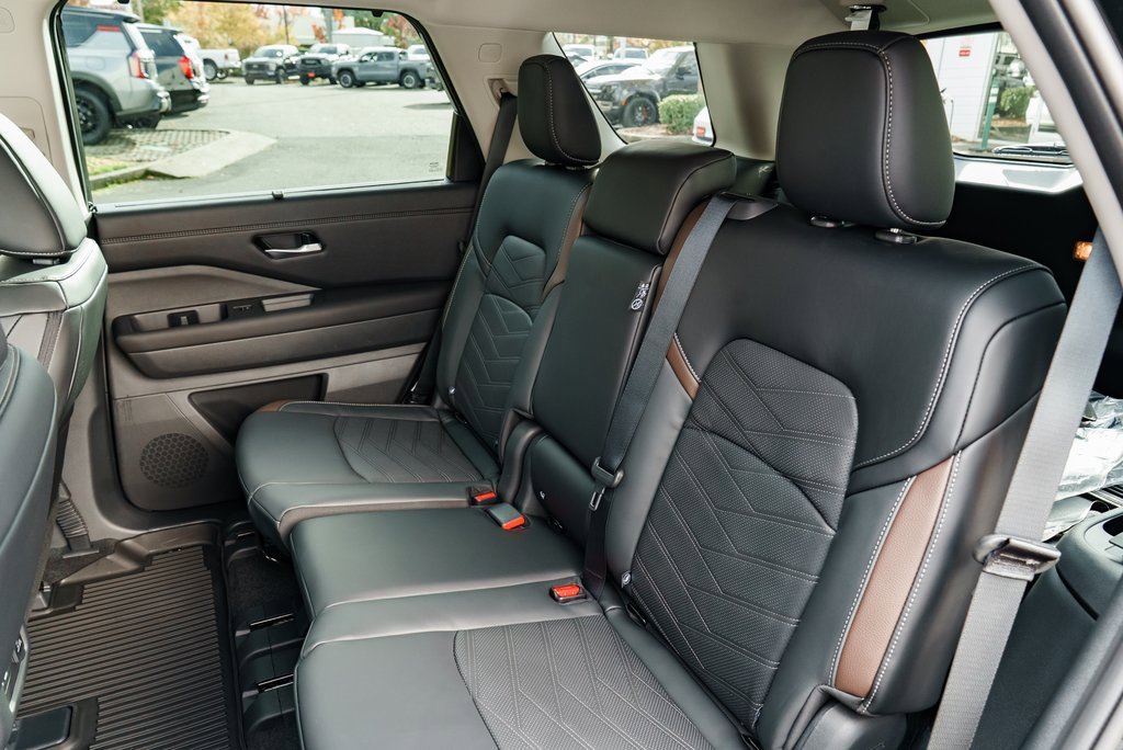 New 2025 Nissan Pathfinder Platinum image 25