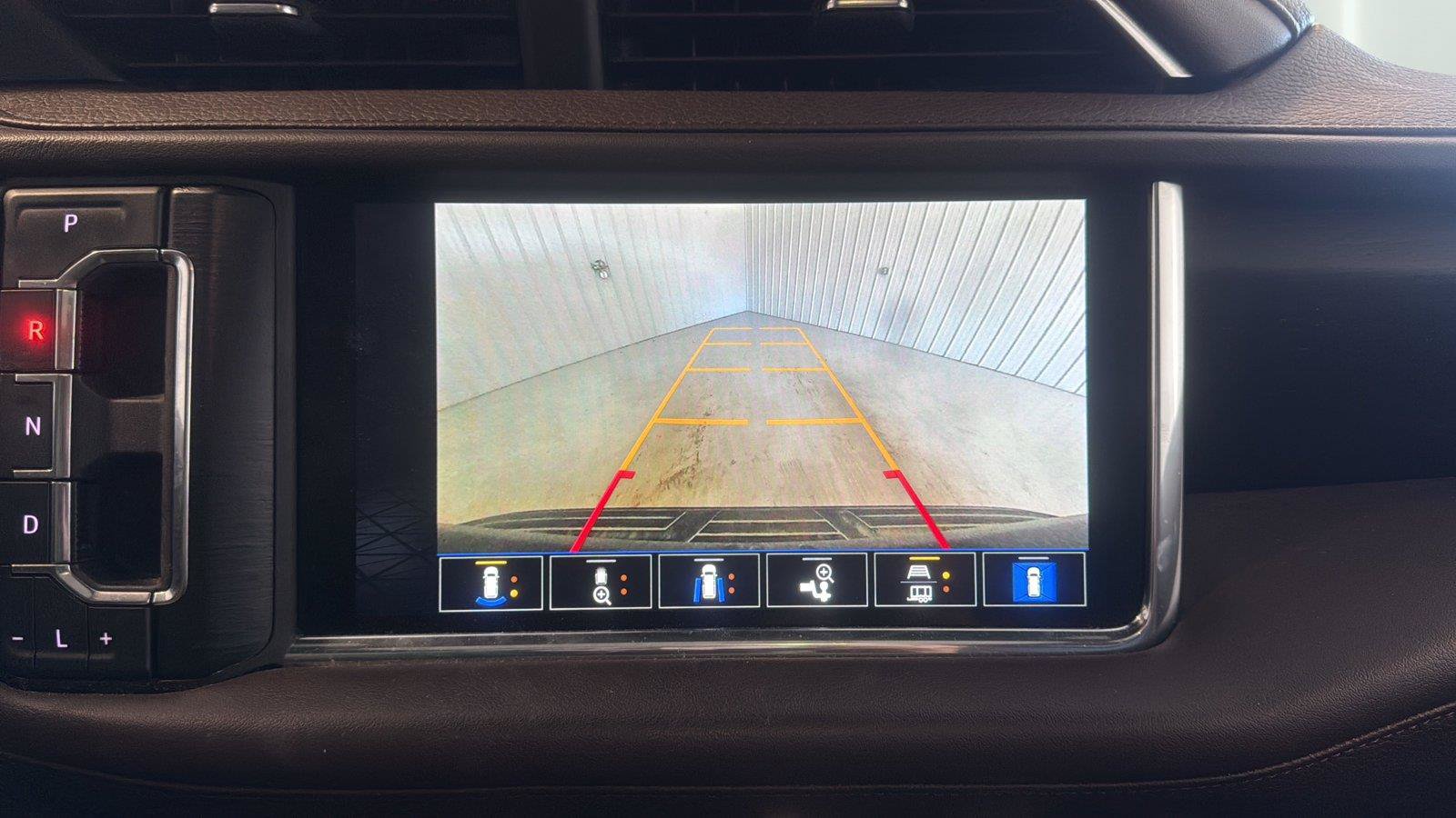 Used 2022 GMC Yukon Denali w/ Denali Premium Package AWD/4WD image 19