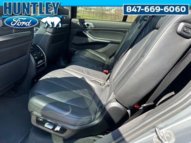 Used 2023 BMW X7 xDrive40i w/ Premium Package image 16