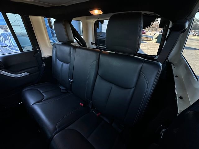Used 2016 Jeep Wrangler Unlimited Rubicon image 30