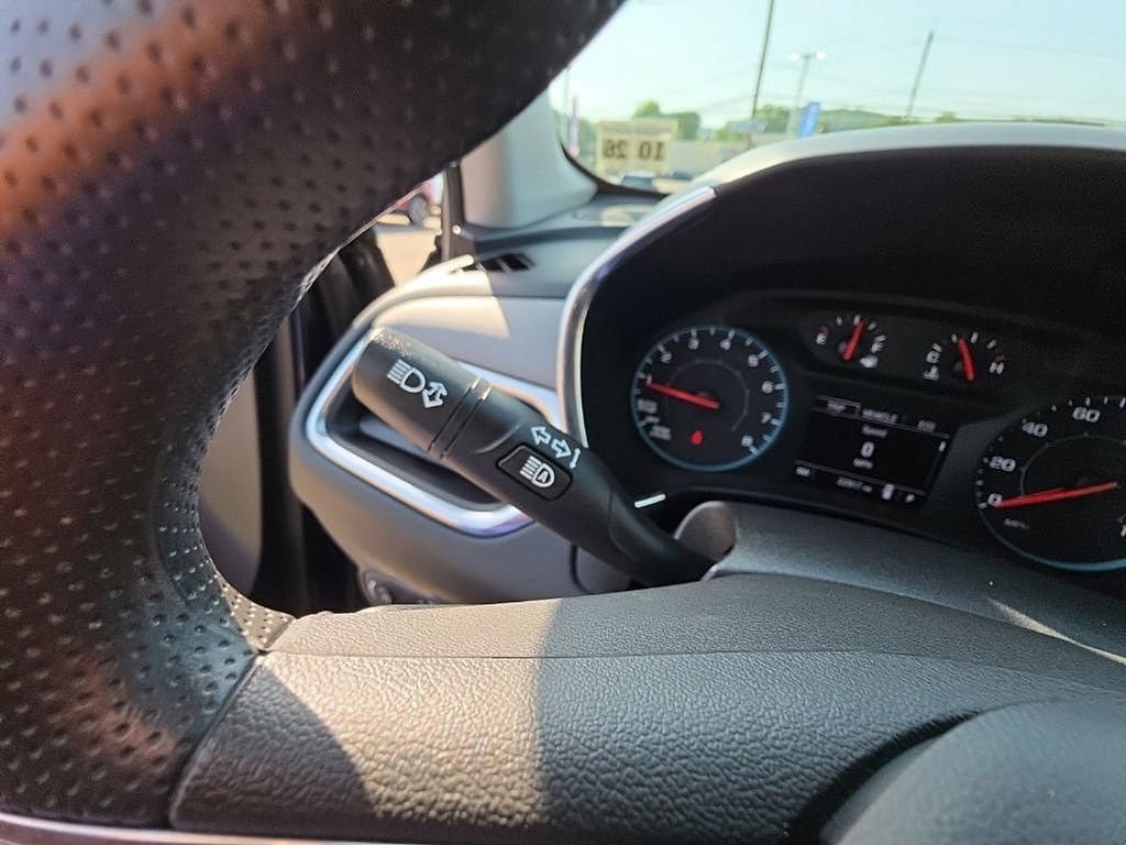 Used 2022 Chevrolet Equinox LS AWD/4WD image 12