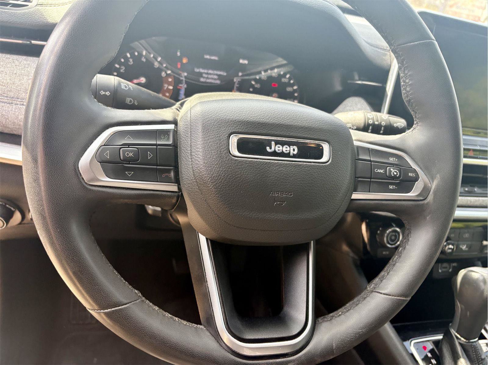 Used 2025 Jeep Compass Latitude AWD/4WD image 18