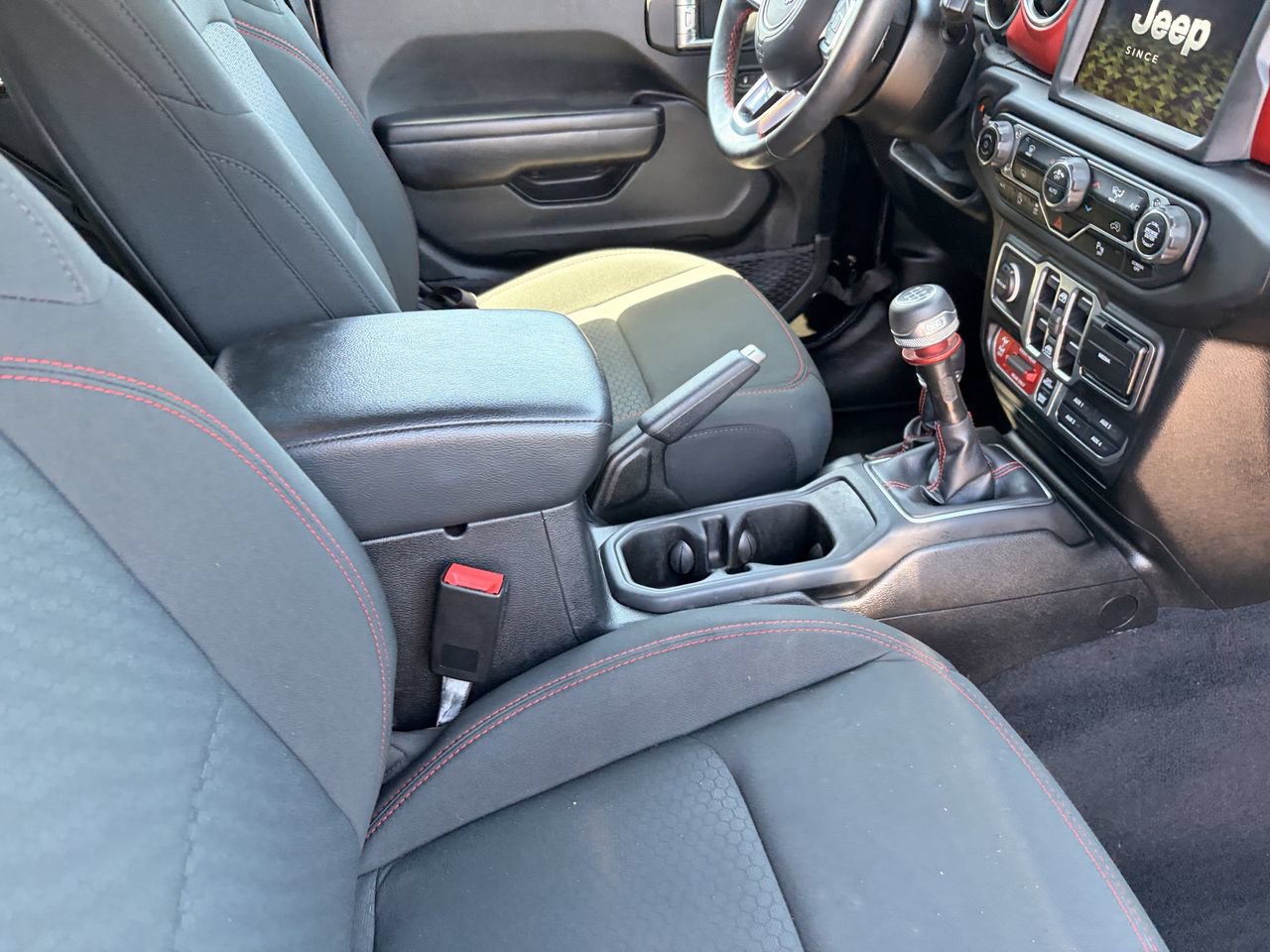 Used 2021 Jeep Wrangler Unlimited Rubicon AWD/4WD image 10