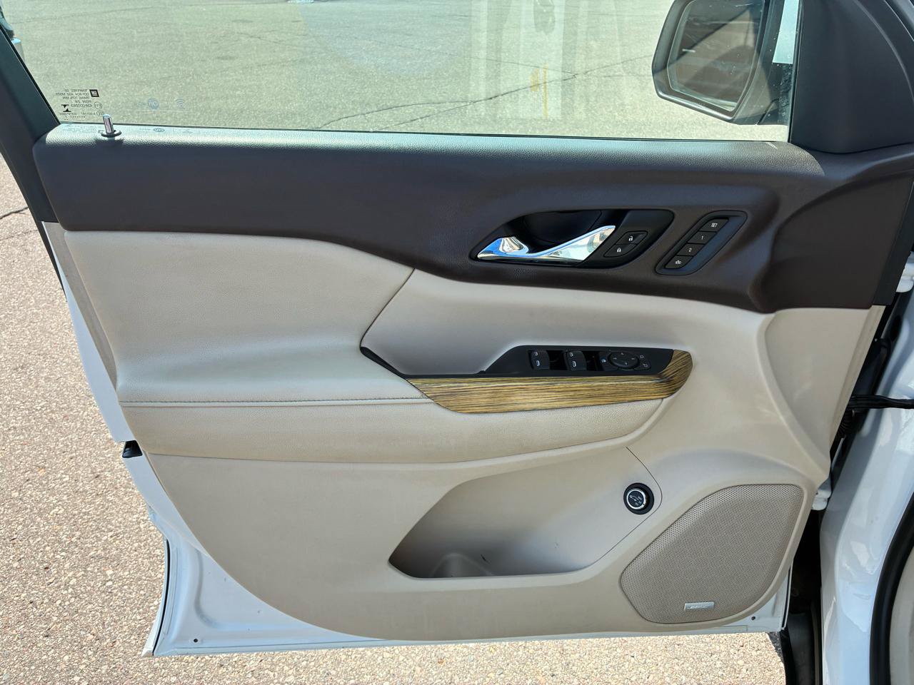 Used 2017 GMC Acadia Denali w/ Technology Package FWD image 14