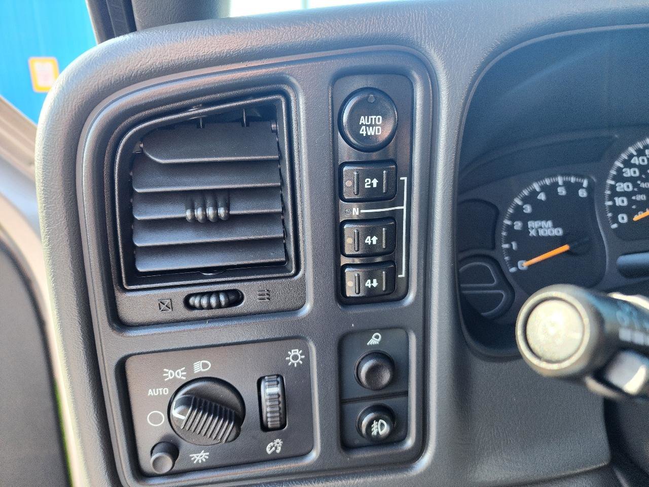 Used 2004 Chevrolet Avalanche Z71 w/ Sun And Sound Package image 16