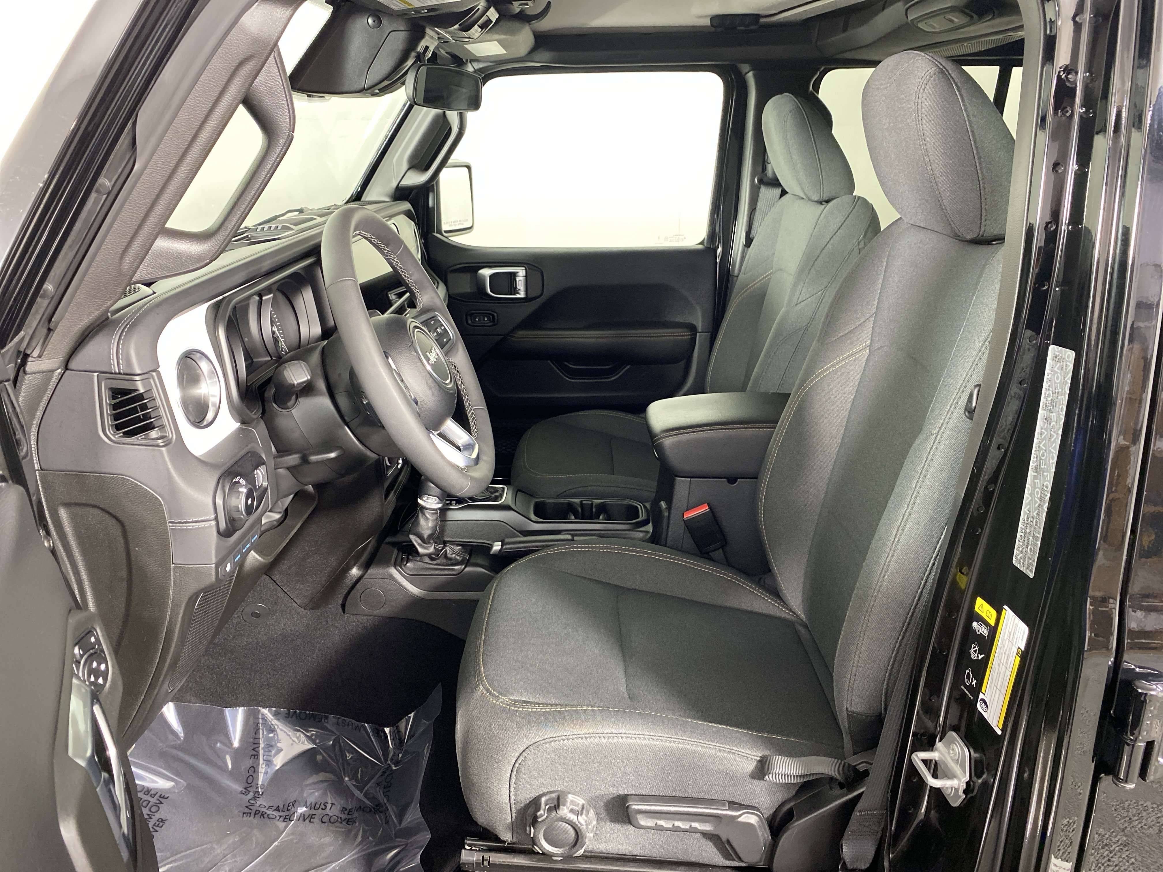 Used 2025 Jeep Wrangler Sahara AWD/4WD image 15