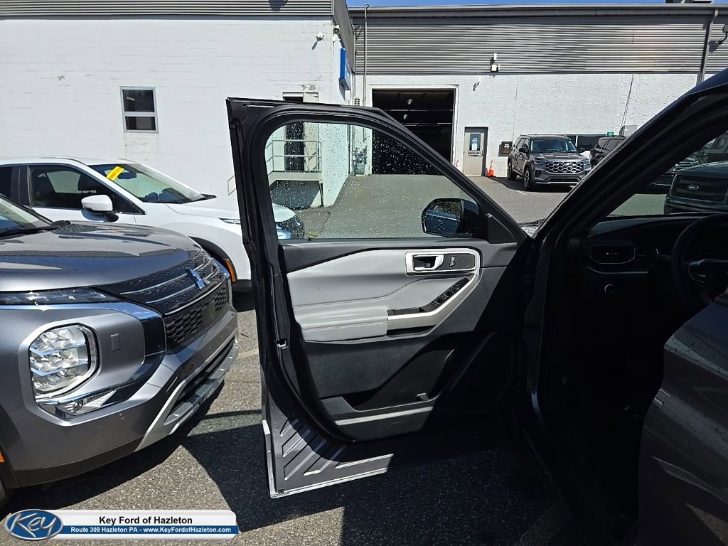 Used 2024 Ford Explorer XLT w/ Equipment Group 202A AWD/4WD image 41