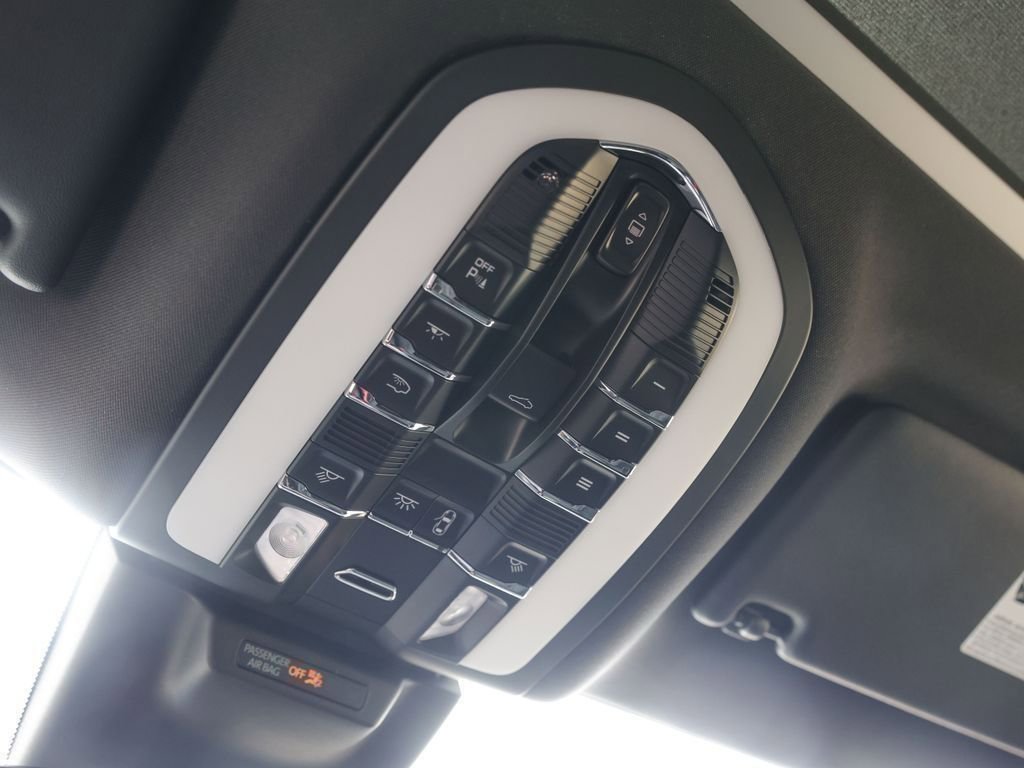 Certified 2025 Porsche Macan image 23