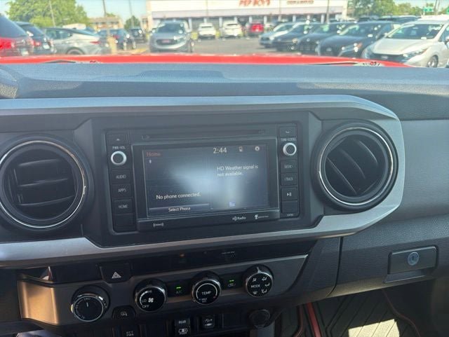 Used 2018 Toyota Tacoma SR5 AWD/4WD image 11