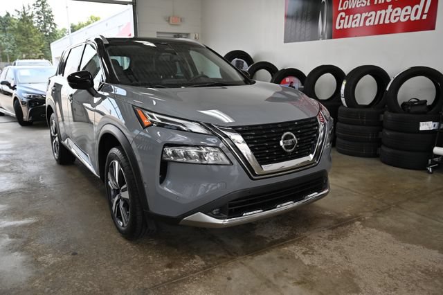 Used 2021 Nissan Rogue Platinum FWD image 3