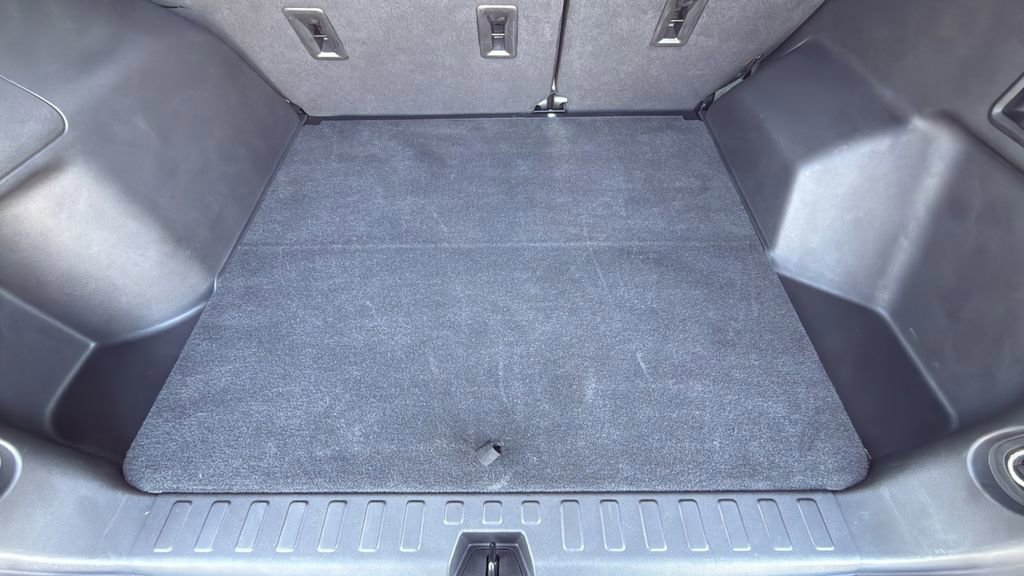 Used 2023 Chevrolet Equinox LT w/ Driver Convenience Package FWD image 14