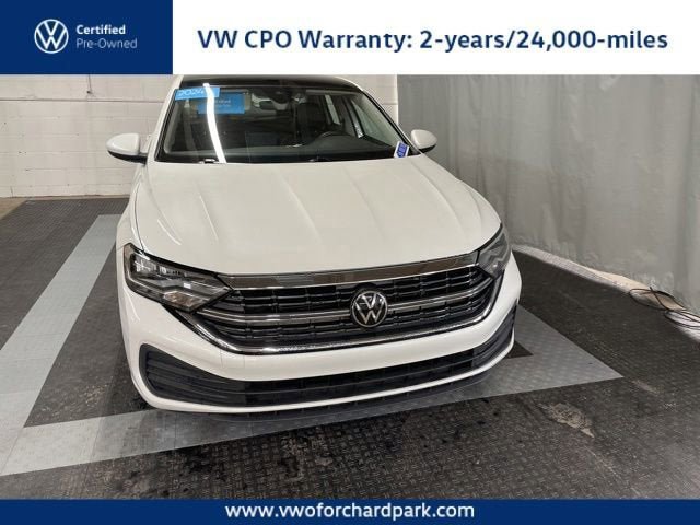 Certified 2024 Volkswagen Jetta SE w/ Panoramic Sunroof Package FWD image 1