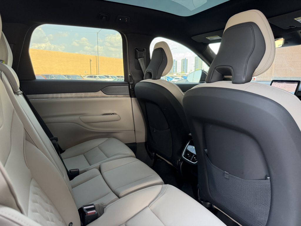 Used 2025 Volvo EX90 Plus w/ Protection Package Premier AWD/4WD image 40