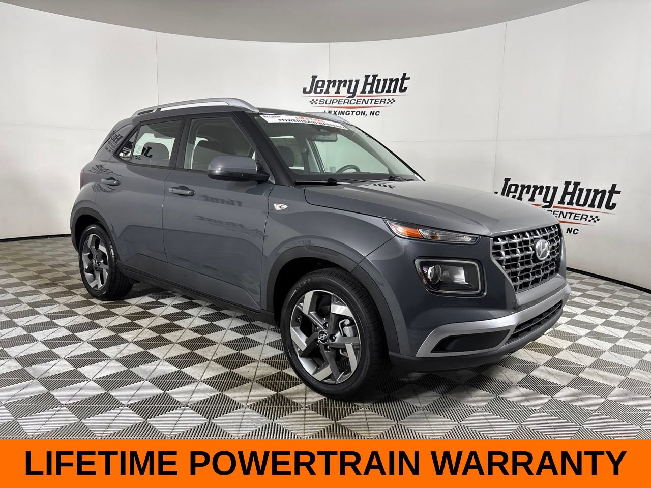 Used 2025 Hyundai Venue SEL FWD image 4