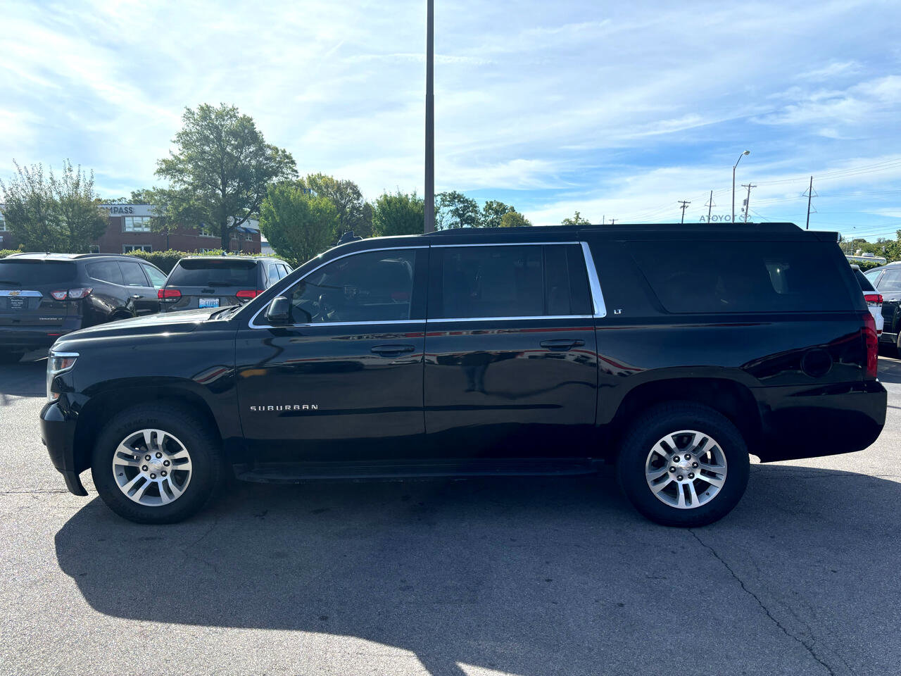 Used 2019 Chevrolet Suburban LT image 6