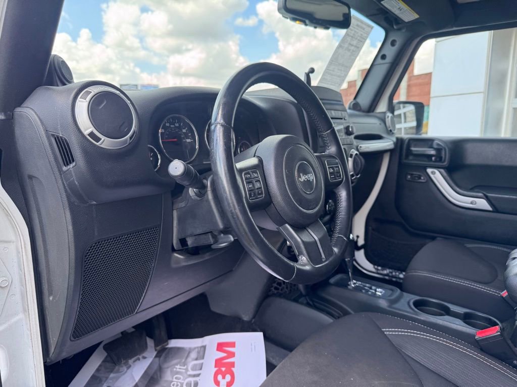 Used 2014 Jeep Wrangler Unlimited Sahara w/ Connectivity Group AWD/4WD image 10