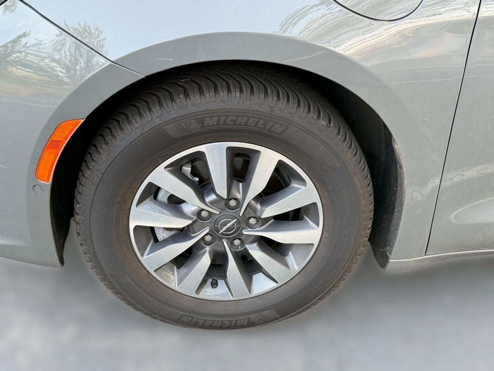 Used 2021 Chrysler Pacifica Touring-L FWD image 9
