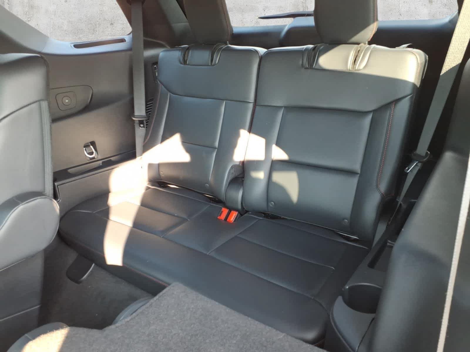 Used 2025 Ford Explorer ST-Line w/ ST-Line Street Pack AWD/4WD image 8