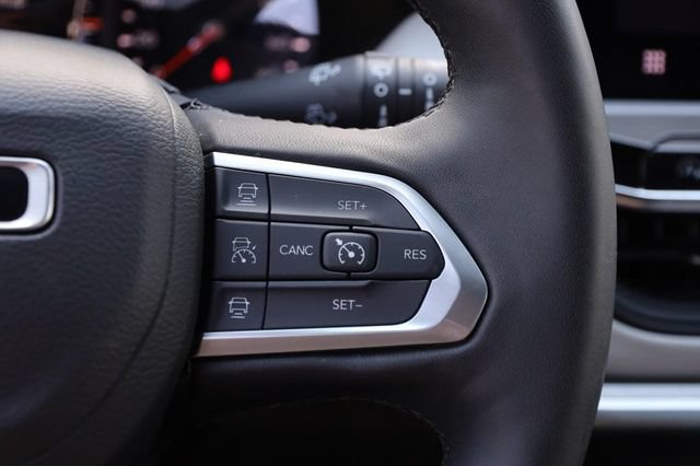 Used 2025 Jeep Compass Limited AWD/4WD image 12