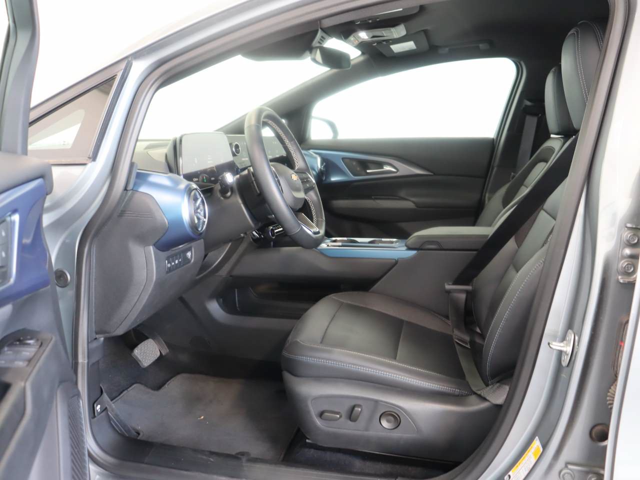 Used 2024 Chevrolet Equinox EV LT w/ LPO, Active Package FWD image 7