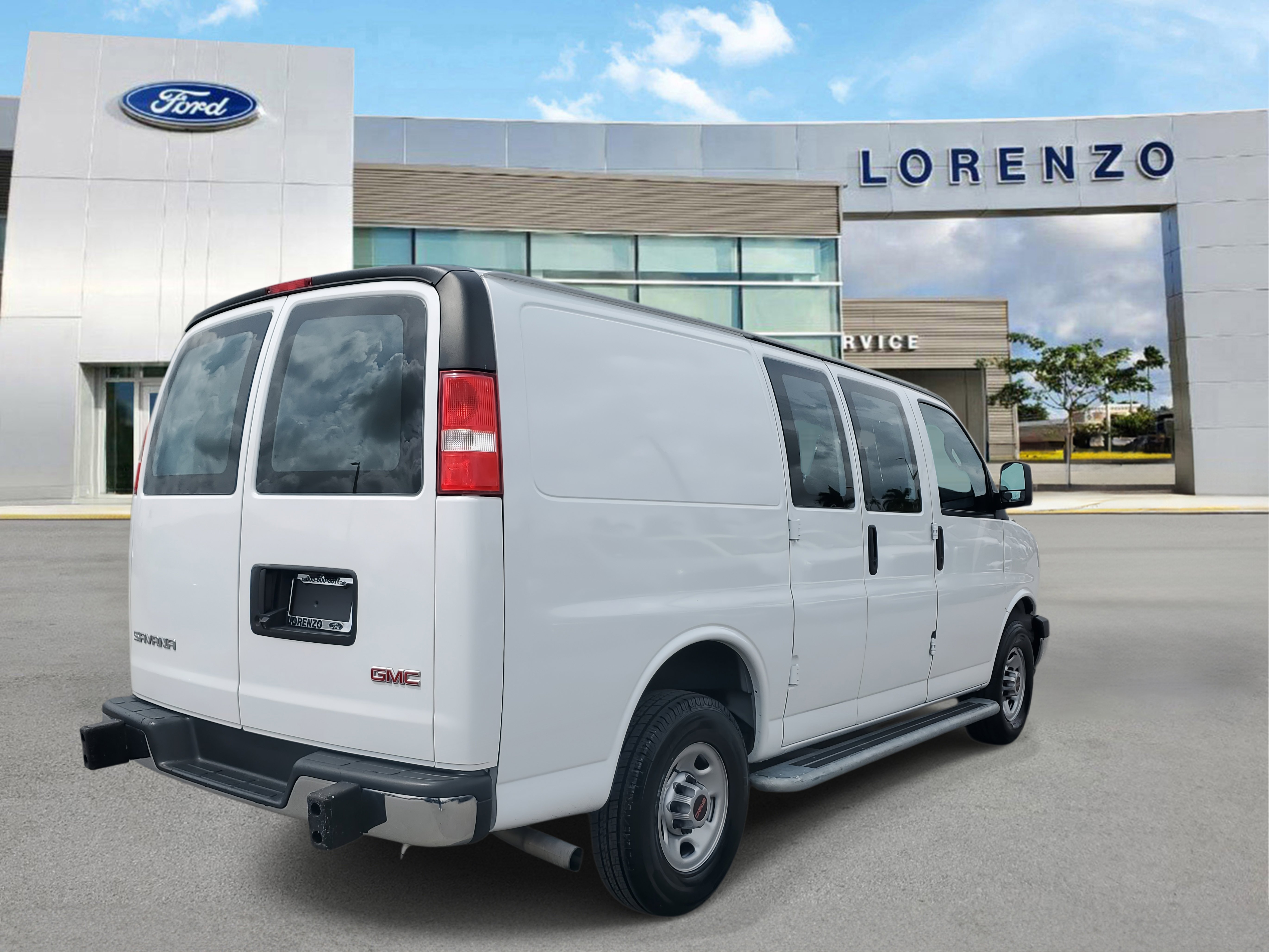 Used 2023 GMC Savana 2500 w/ Driver Convenience Package image 5