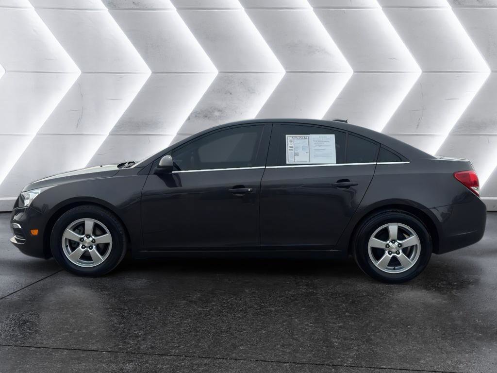 Used 2015 Chevrolet Cruze LT w/ Technology Package image 4