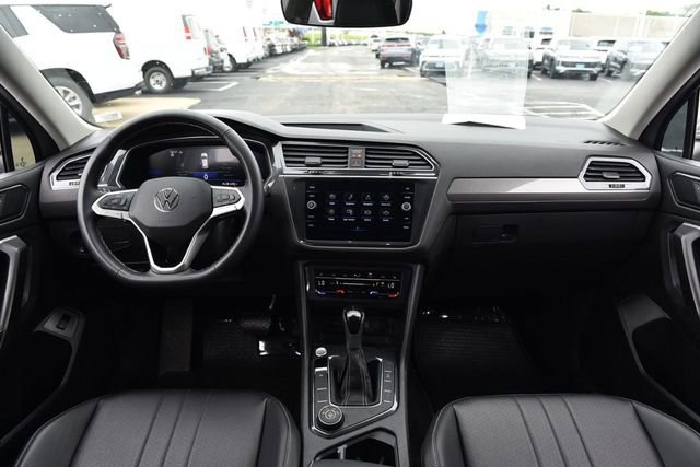 Used 2024 Volkswagen Tiguan SE AWD/4WD image 7