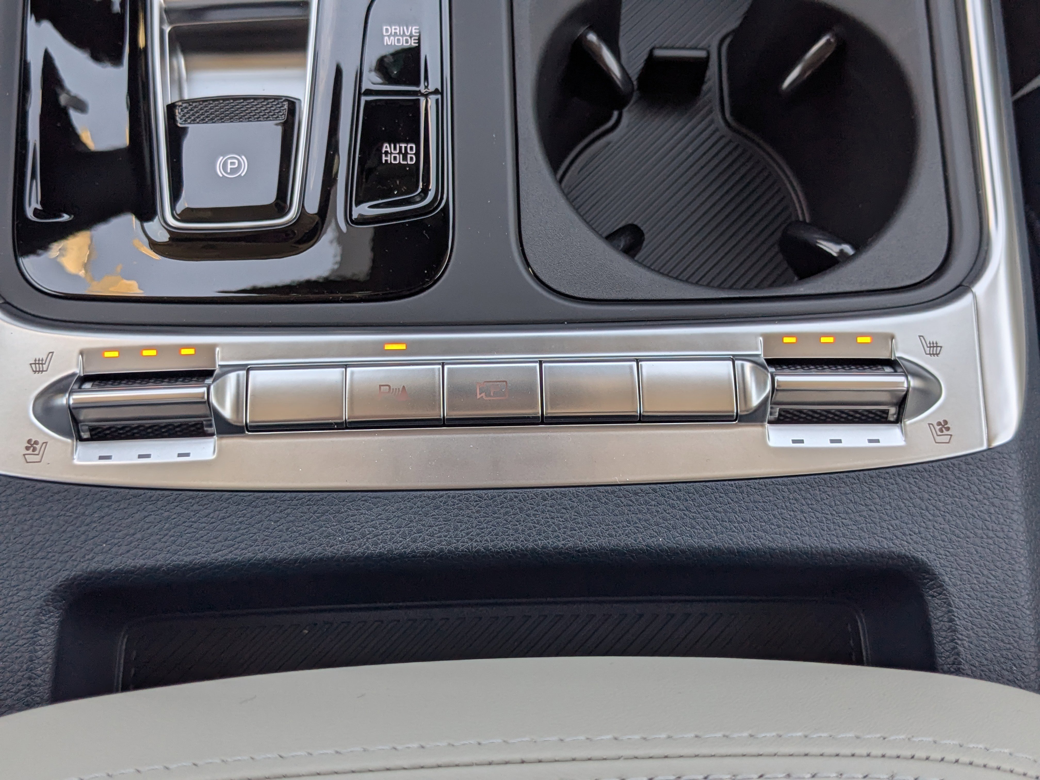 New 2026 Kia Carnival SX w/ SX Dark Edition Package FWD image 36