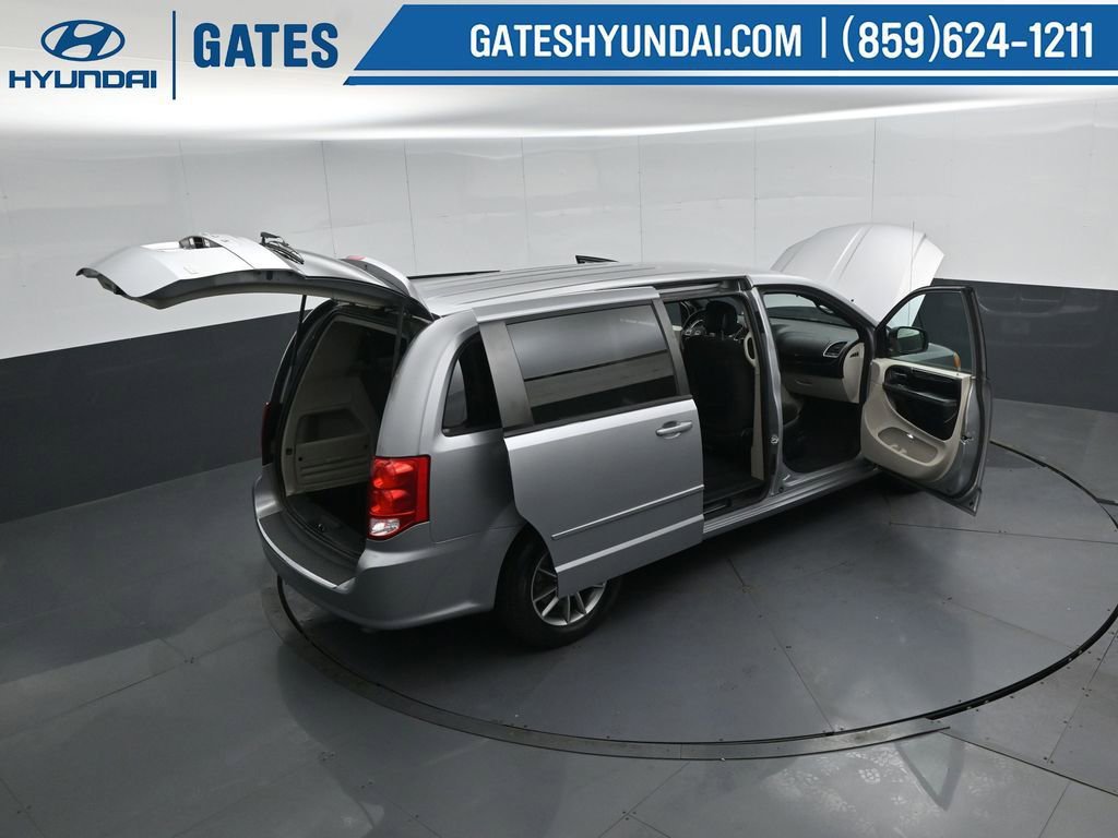 Used 2016 Dodge Grand Caravan SE FWD image 47