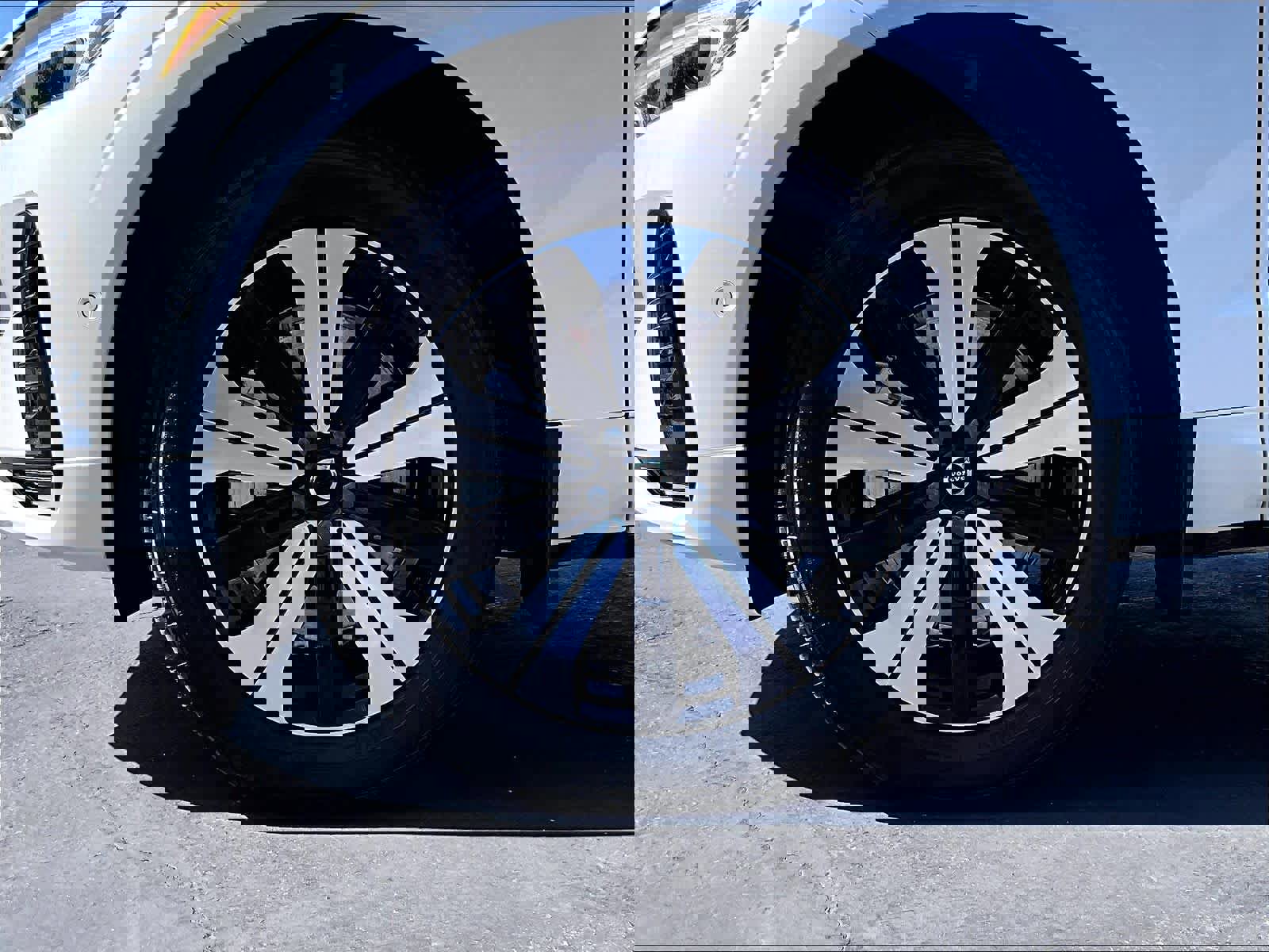 Used 2025 Volvo XC60 T8 Plus w/ Protection Package Premier image 10