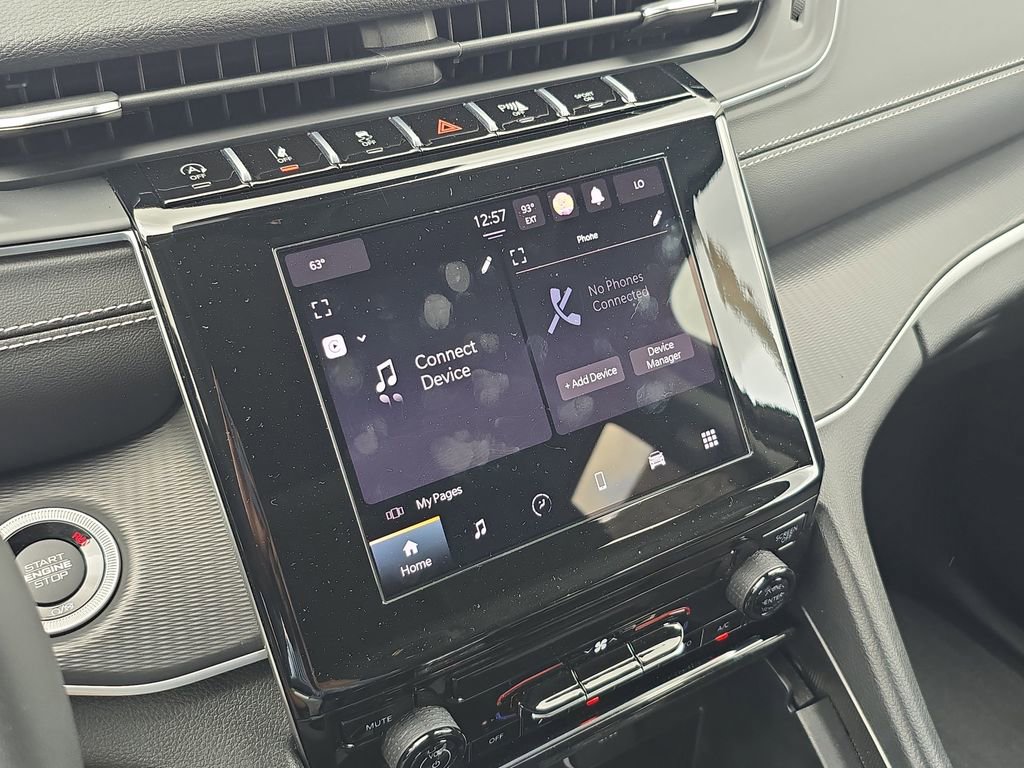 Used 2023 Jeep Grand Cherokee Laredo X image 24