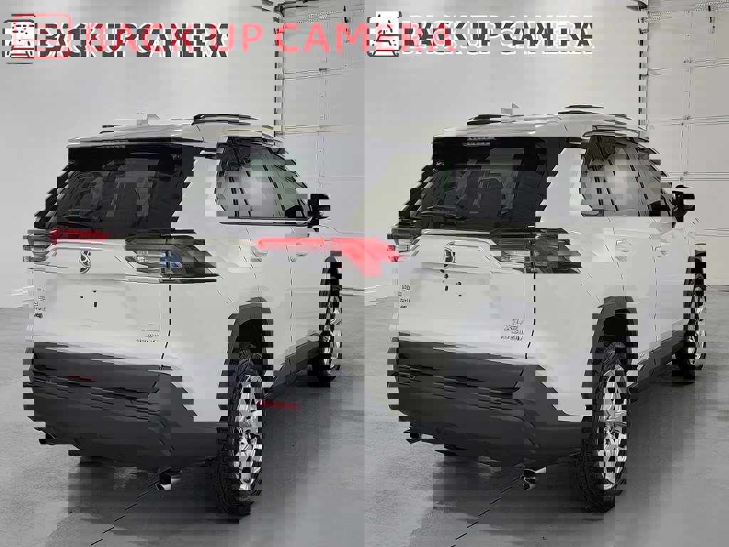 Used 2021 Toyota RAV4 XLE Premium image 9