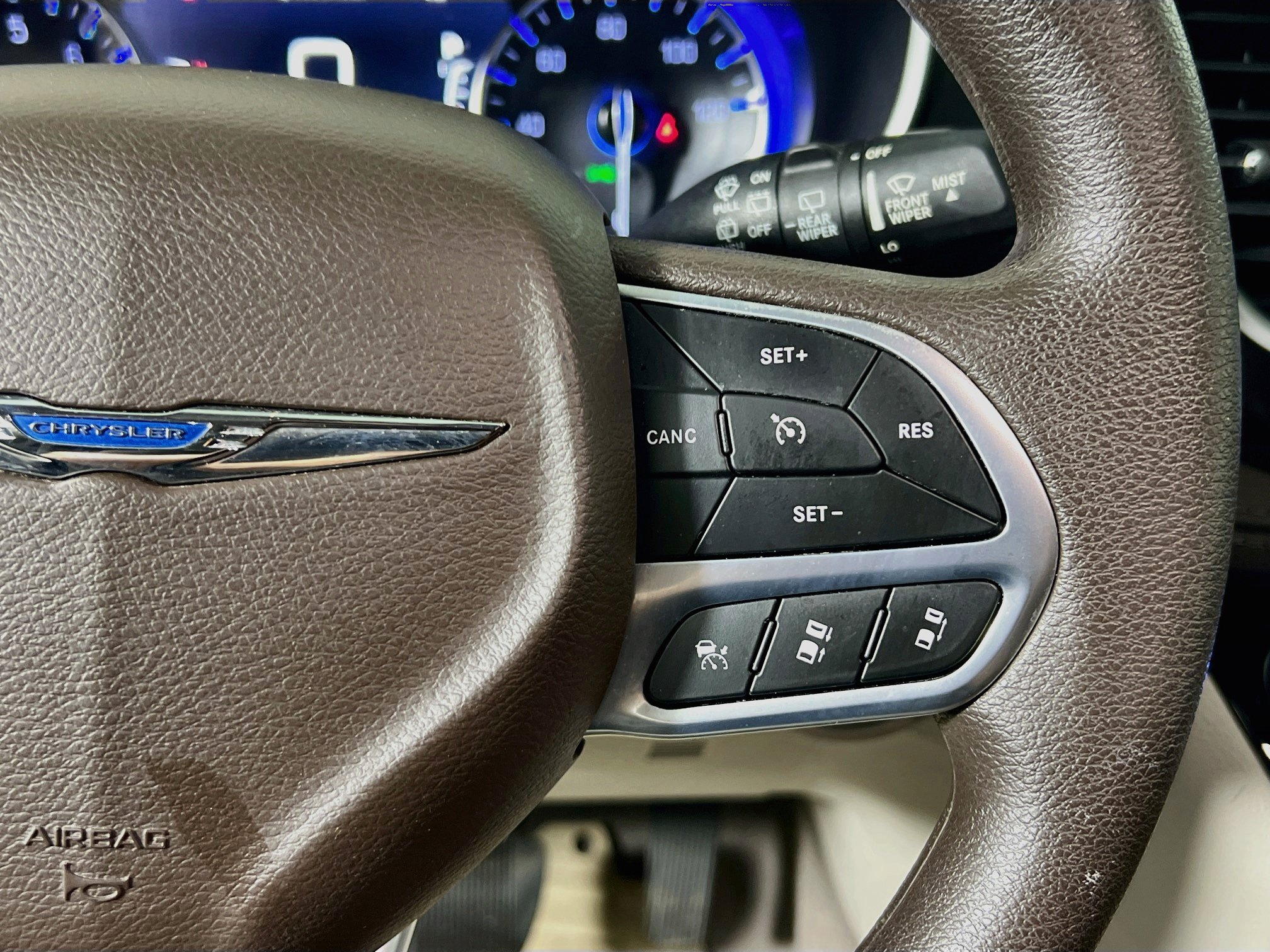 Used 2021 Chrysler Pacifica Touring FWD image 19
