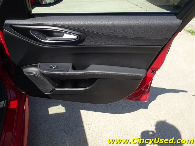 Used 2017 Alfa Romeo Giulia AWD image 27